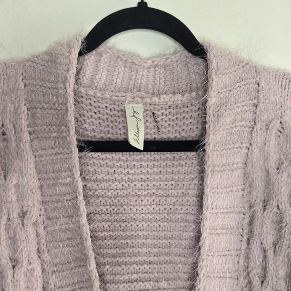 EVEREVE Blush Pink Oversized Fuzzy Eyelash Cable Knit Chunky Cardigan - Picture 6 of 7